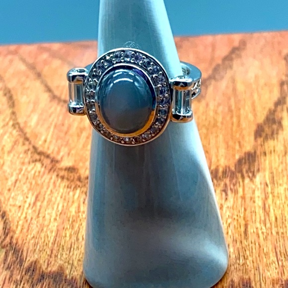 Victoria Wieck Beautiful grey moonstone ring with white topaz accents size 8 💝 - Picture 3 of 9
